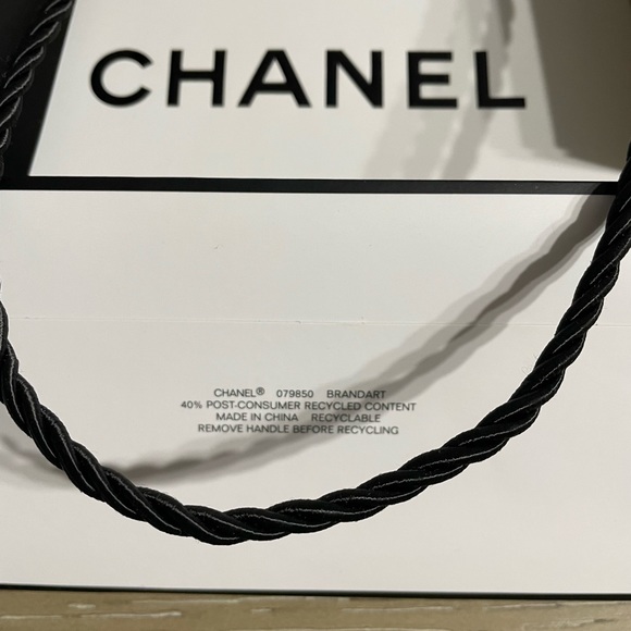 Chanel shopping bag and samples Bundle. - Picture 4 of 5